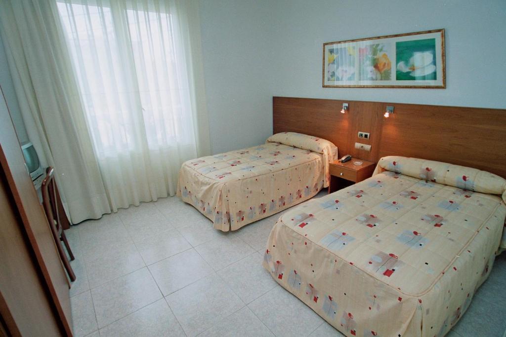 Hostal Virginia Tortosa Esterno foto
